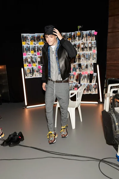 Look 19